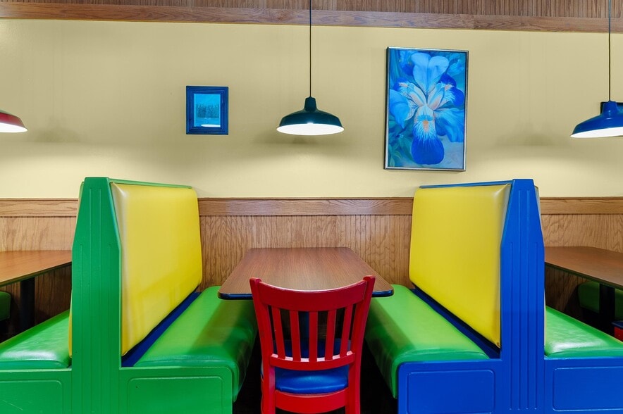 More Photos Of 850 Kepler Dr, Green Bay Restaurant For Sale