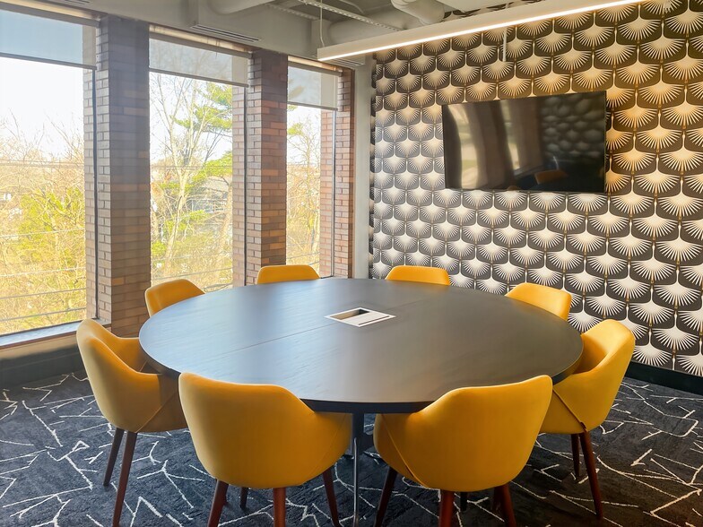 More Photos Of 222 S Prospect Ave, Park Ridge Coworking Space