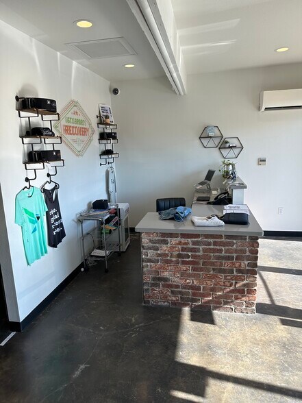 More Photos Of 2104 N Austin Ave, Georgetown Office For Sale