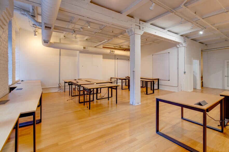 More Photos Of 9-15 W Hubbard St, Chicago Loft Creative Space For Lease