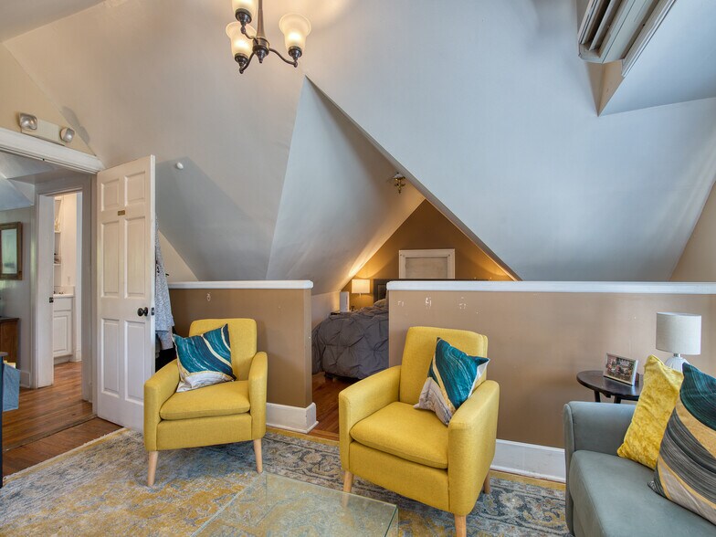 More Photos Of 553 W Main St, Sylva Restaurant For Lease