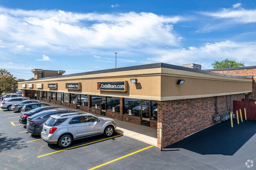 More Photos Of 1350 Lake St, Roselle Office For Lease