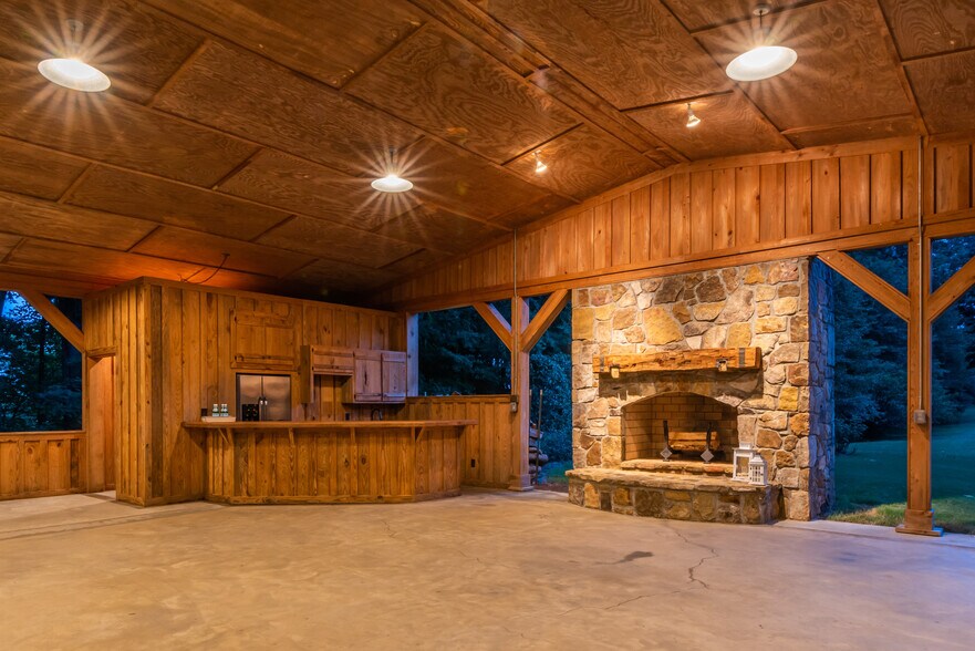 More Photos Of 565 Owens Gin Rd NE, Calhoun Lodge Meeting Hall For Sale