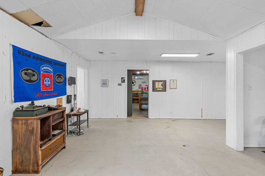 More Photos Of 9772 FM 1696 Rd, Bedias Storefront For Sale