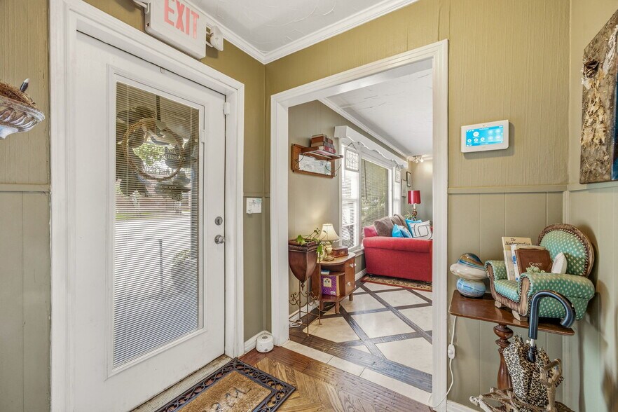 More Photos Of 416 S Morgan St, Granbury Office For Sale