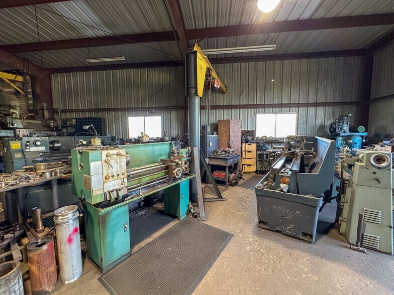 More Photos Of 4133 Loop 343, Rusk Manufacturing For Sale