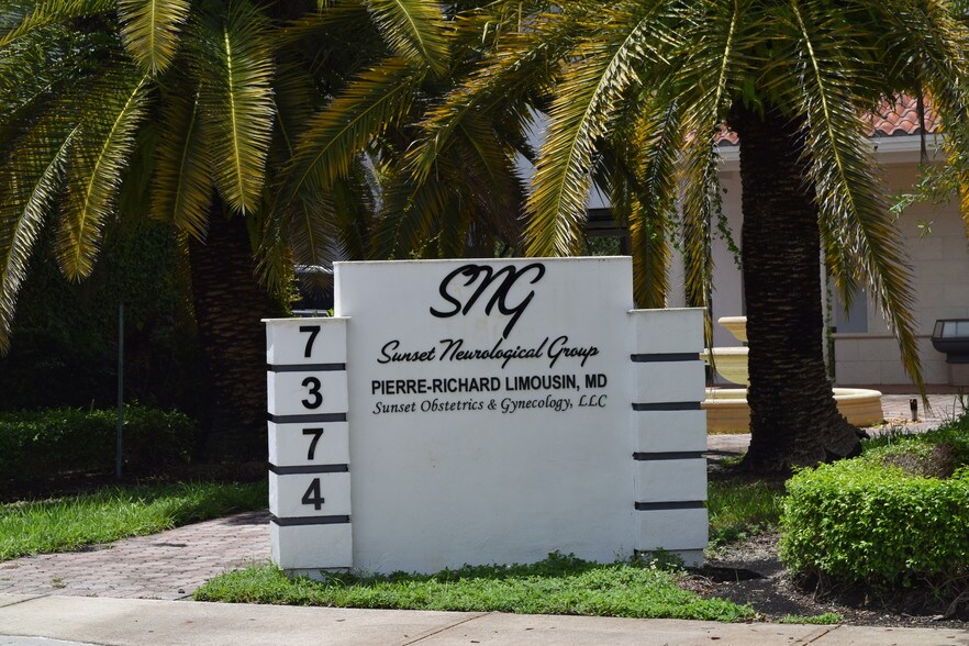 More Photos Of 7374 SW 93rd Ave, Miami Office For Sale