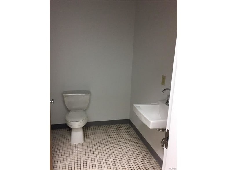 More Photos Of 53 Route 17K, Newburgh Office For Lease