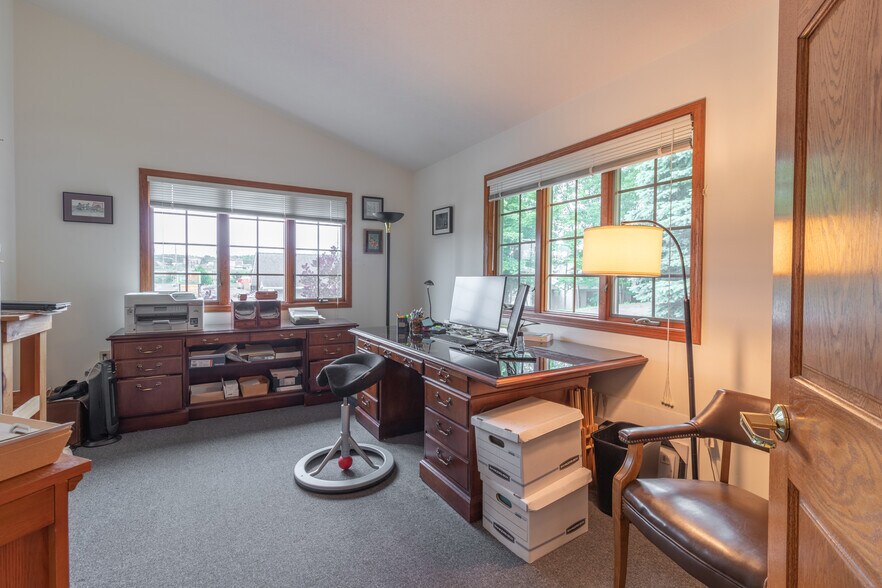 More Photos Of 375 N McClellan Ave, Marquette Office For Sale