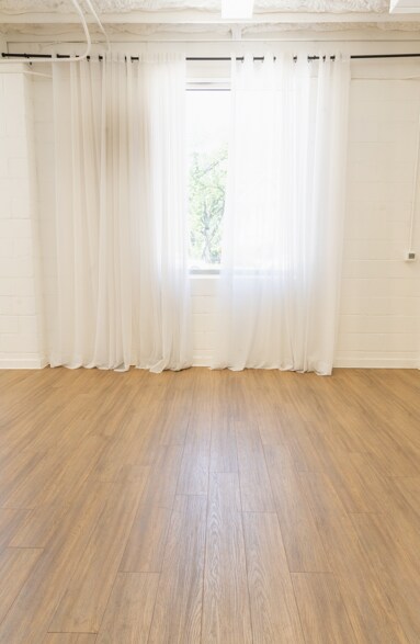 More Photos Of 1401 E Cesar Chavez St, Austin Auto Repair For Lease