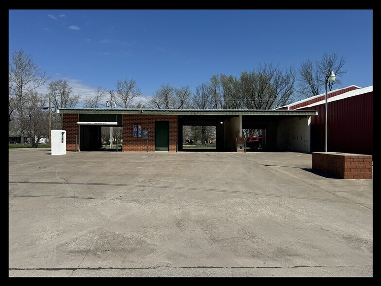 Primary Photo Of 204 Maple St, Clarence Carwash For Sale