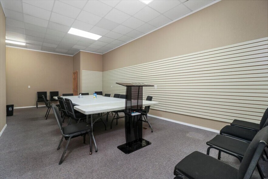 More Photos Of 1006 Nettleton Avenue Ave, Thayer Office For Sale