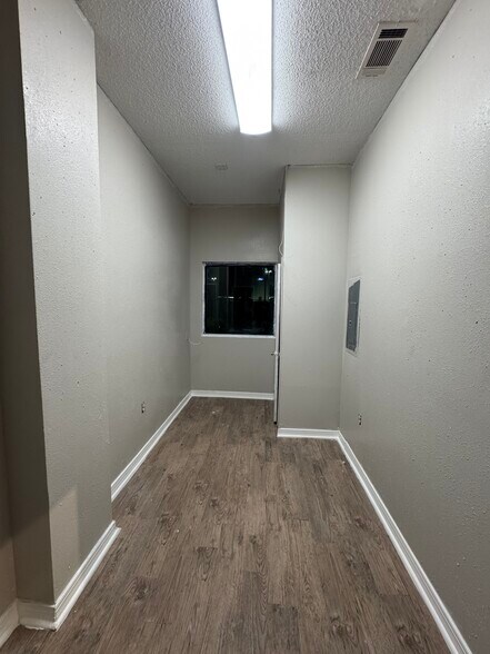 More Photos Of 7727 Blanding Blvd, Jacksonville Auto Repair For Sale