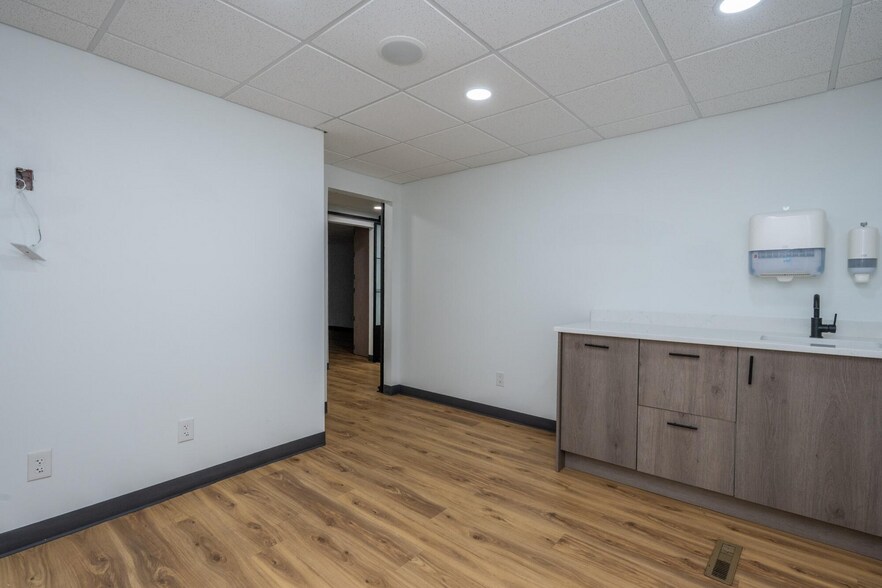 More Photos Of 3830-3824-M-139 Saint Joseph, MI 49085, Saint Joseph Medical For Sale