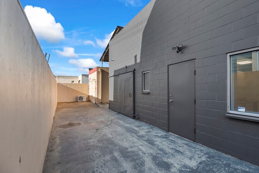 More Photos Of 585 W Hedding St, San Jose Service For Sale