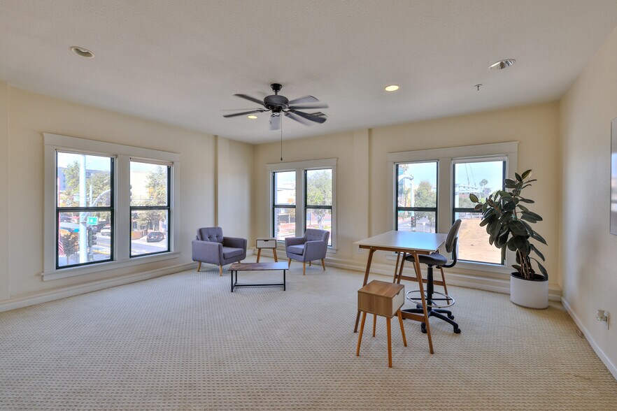 More Photos Of 400 E 4th St, Santa Ana General Retail For Lease