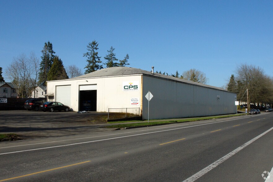 More Photos Of 9468 N Macrum Ave, Portland Warehouse For Lease