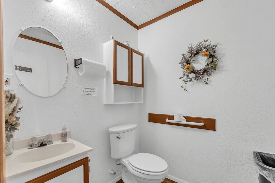 More Photos Of 2201 Kermit Hwy, Odessa Restaurant For Sale