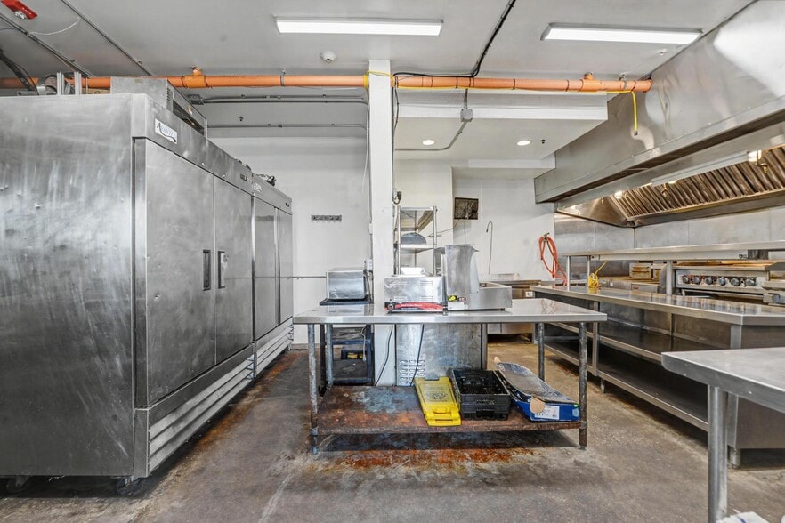 More Photos Of 113 S Beach Blvd, Bay Saint Louis Restaurant For Sale