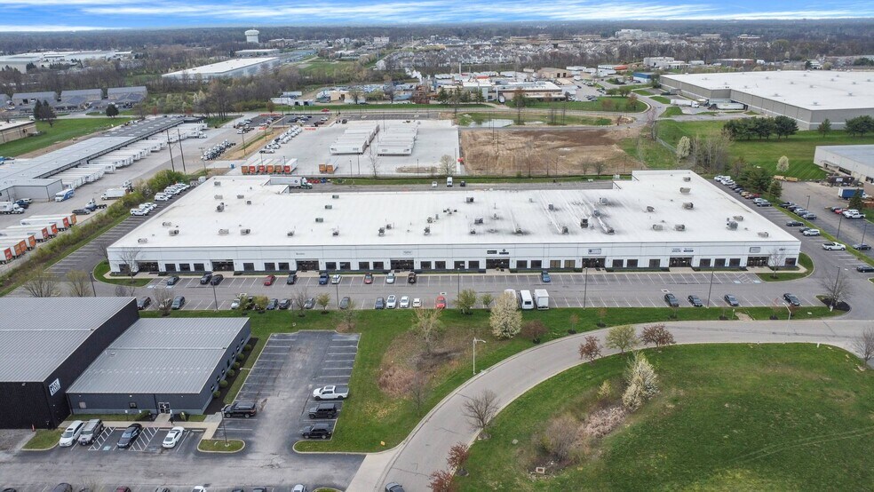 More Photos Of 750 Cross Pointe Rd, Gahanna Warehouse For Lease