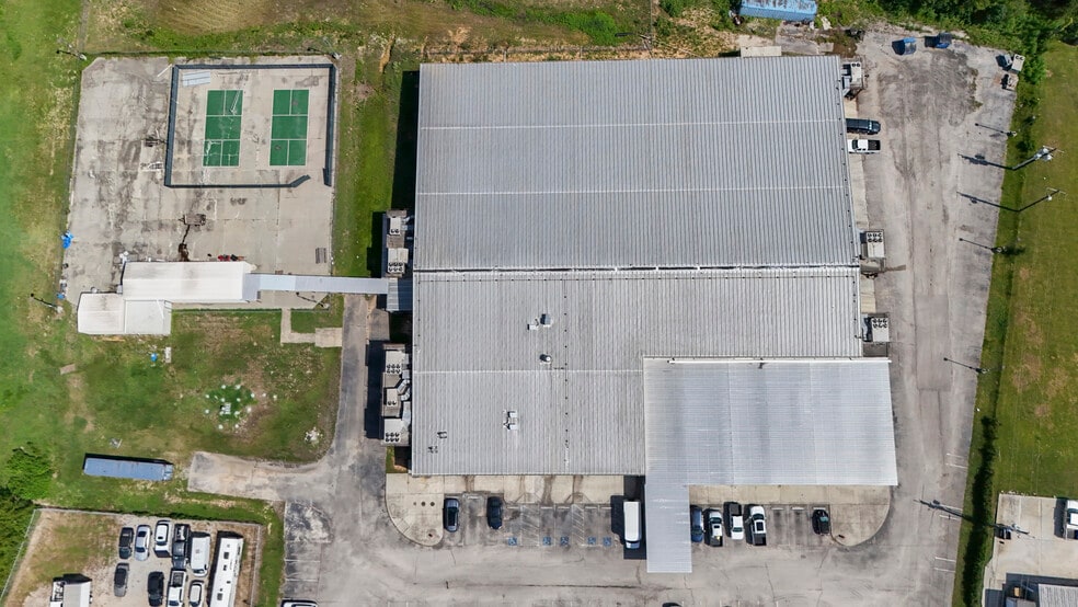 More Photos Of 13027 TX-105 E, Cut And Shoot Sports And Entertainment For Sale