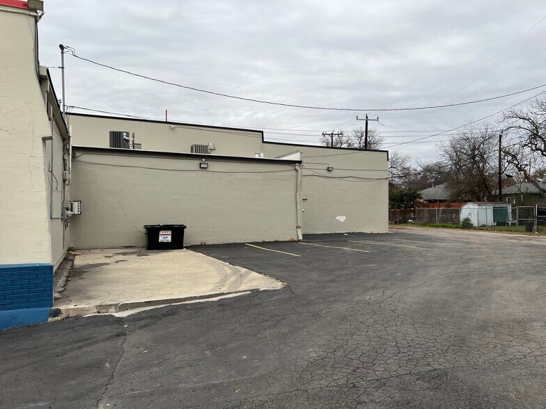 More Photos Of 2602-2620 S Presa St, San Antonio Unknown For Lease
