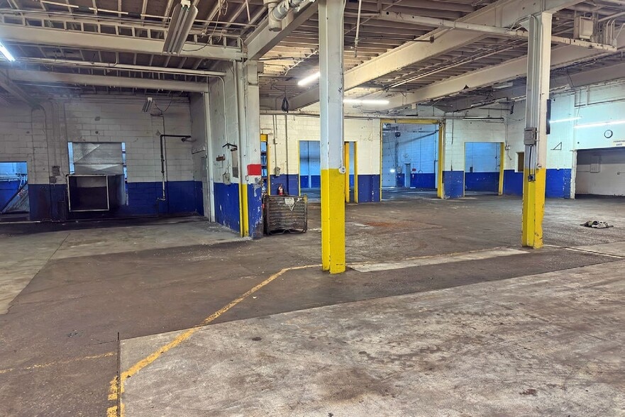 More Photos Of 813 & 839 E Ten Mile Rd, Madison Hts, Madison Heights Warehouse For Sale