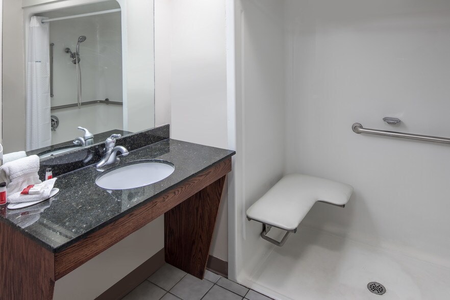 More Photos Of 360 Paul Huff Parkway, Cleveland Hotel For Sale