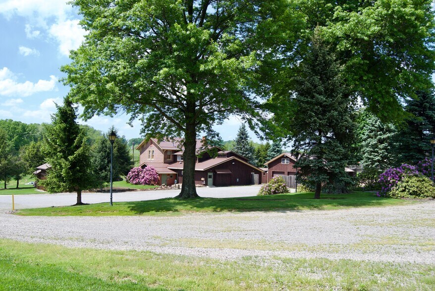 More Photos Of 690-692 State Route 66, Leechburg General Retail For Sale