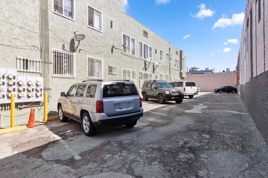More Photos Of 225 W Adams Blvd, Los Angeles Apartments For Sale