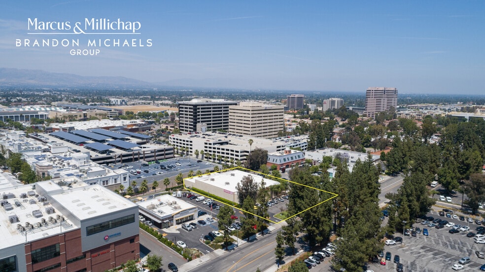 More Photos Of 21825 Erwin St, Woodland Hills Department Store For Sale