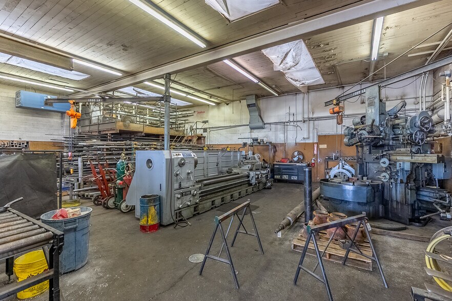 More Photos Of 612 W 3rd Ave, Moses Lake Industrial For Sale