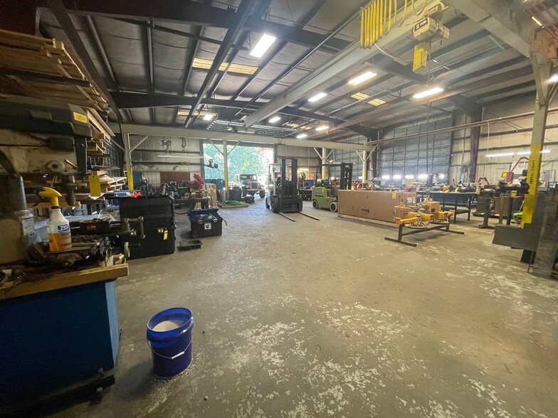 More Photos Of 3209 S Church St, Rocky Mount Warehouse For Lease