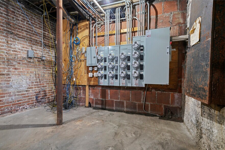 More Photos Of 7150 S Cornell Ave, Chicago Apartments For Sale