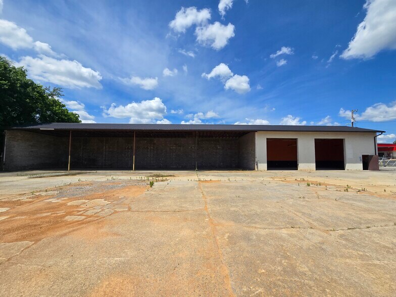 More Photos Of 5210 N Middlebrook Pike, Knoxville Unknown For Lease
