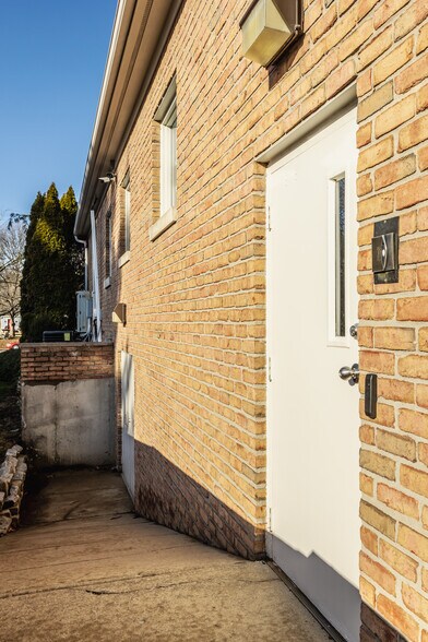 More Photos Of 6575 N College Ave, Indianapolis General Retail For Sale