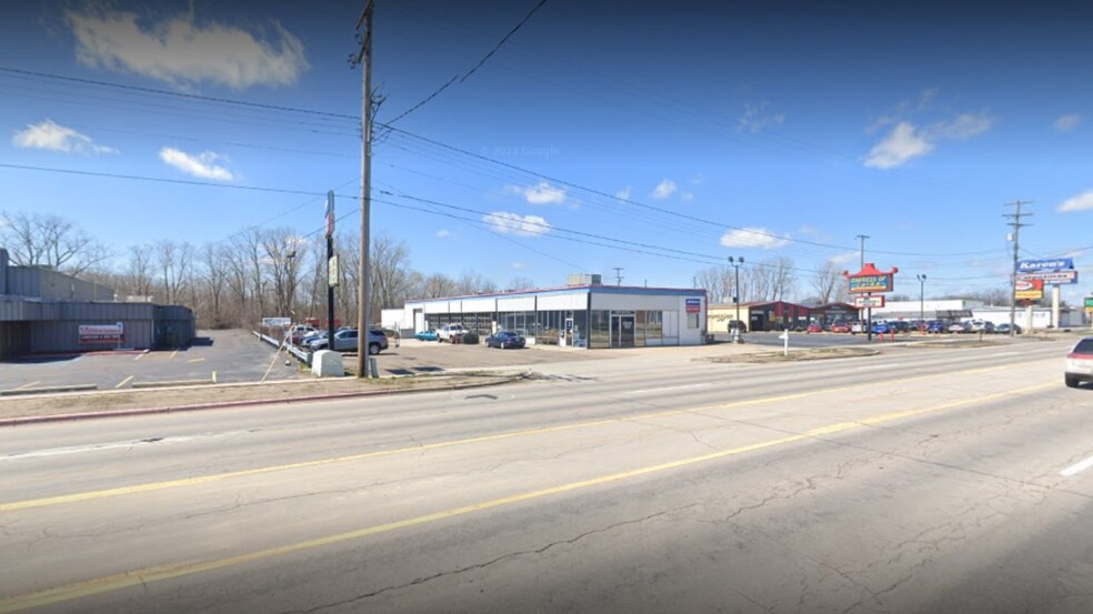 Primary Photo Of 2330 S Dort Hwy, Flint Auto Dealership For Lease