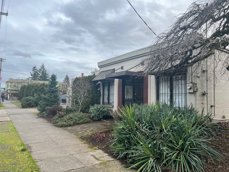 More Photos Of 2304 N Killingsworth St, Portland Warehouse For Sale