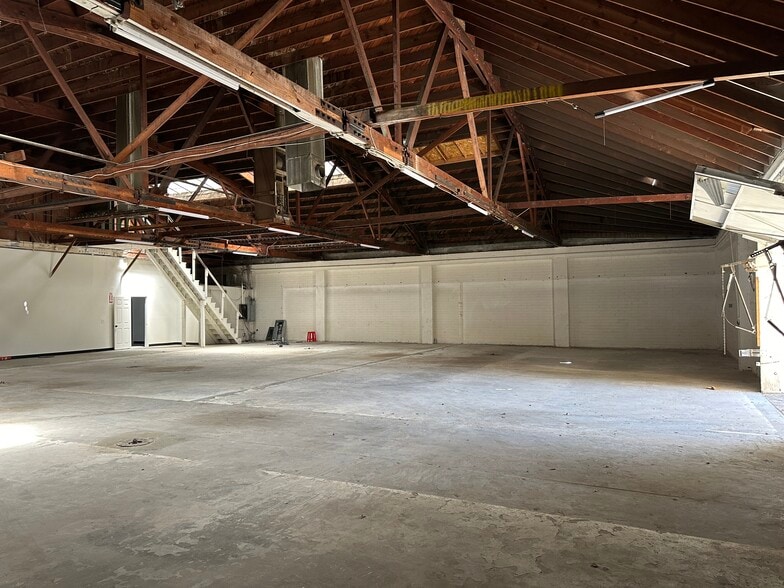 More Photos Of 431 W 10th St, San Bernardino Auto Repair For Sale