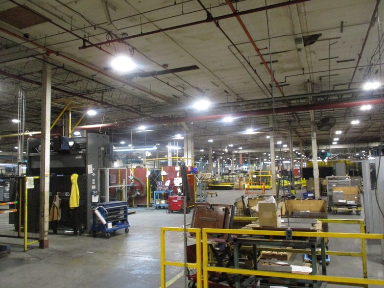 More Photos Of 2800 Estes St, Norton Shores Manufacturing For Sale