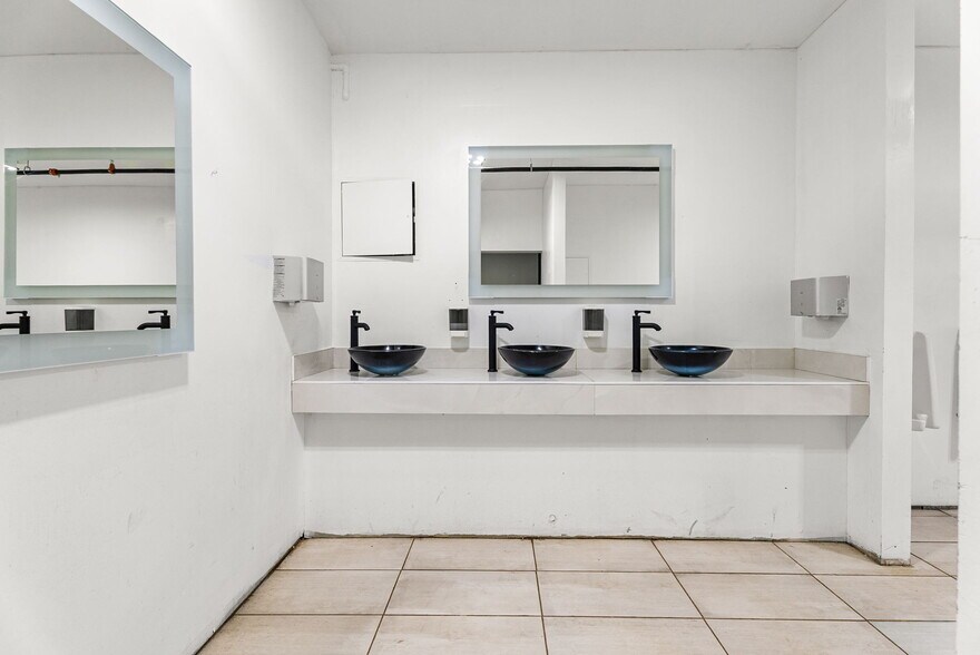 More Photos Of 13087 Hwy 271 N, Tyler Sports And Entertainment For Lease