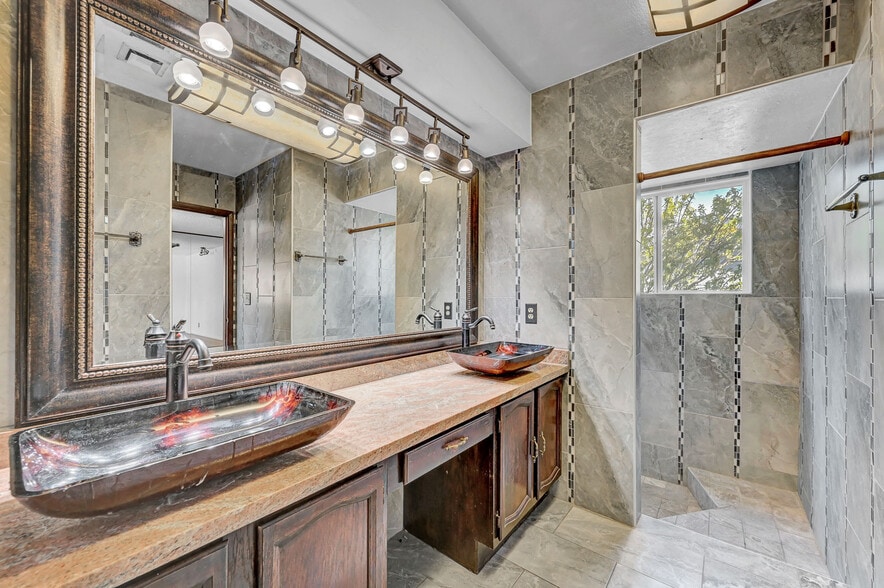 More Photos Of 6975 Obannon Dr, Las Vegas Office Residential For Sale