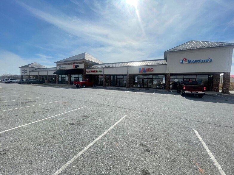 More Photos Of 14507-14569 Forest Rd, Forest Unknown For Lease