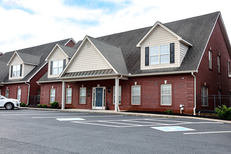 More Photos Of 10426 Jackson Oaks Way, Knoxville Office For Lease