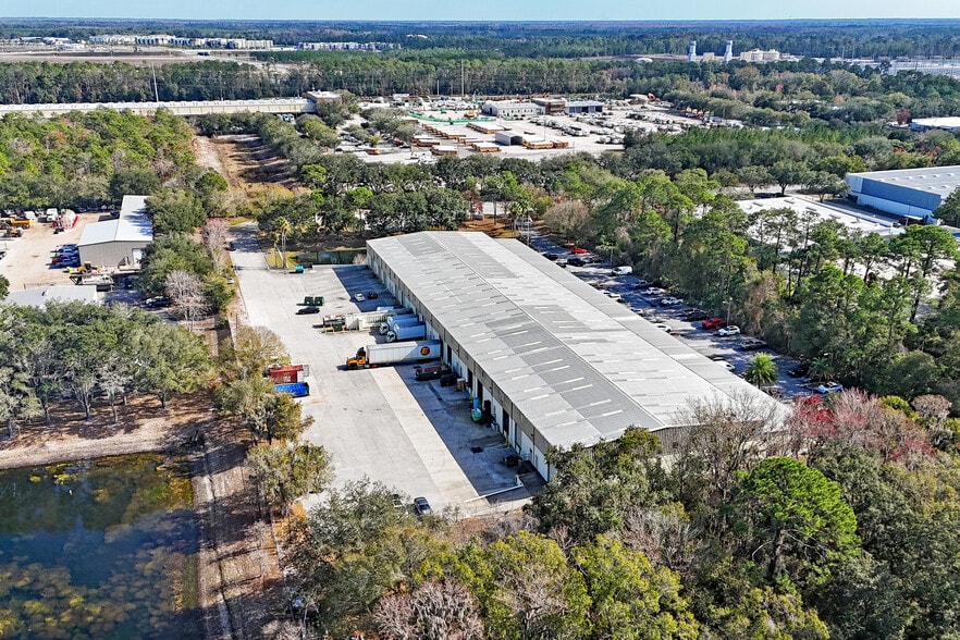More Photos Of 11210 E Phillips Industrial Blvd, Jacksonville Warehouse For Lease