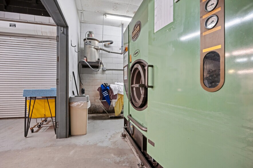 More Photos Of 4314 Henderson Dr, Jacksonville Freestanding For Sale