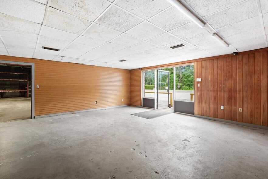 More Photos Of 15928 County Road 108, Hilliard Service For Sale