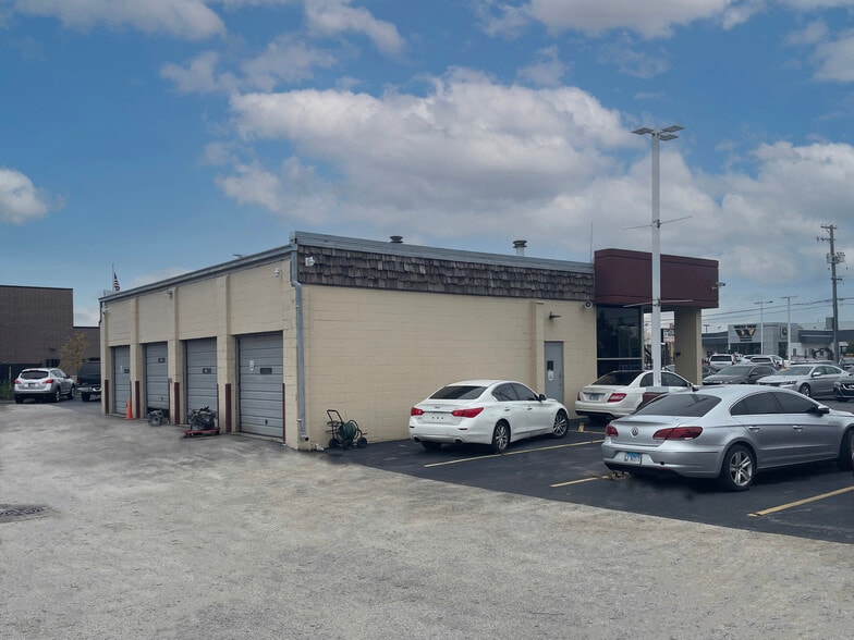 More Photos Of 127 W 162nd St, South Holland Auto Dealership For Sale