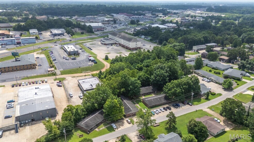 More Photos Of 2733 Holly Trl, Poplar Bluff Apartments For Sale