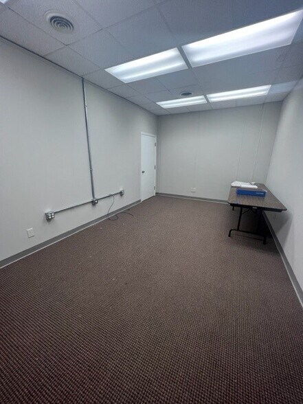 More Photos Of 2906-2924 Baltic Ave, Greensboro Industrial For Lease